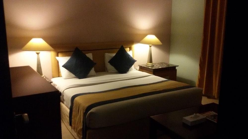 Mermaid Beach Hotel Llc Аджман Экстерьер фото